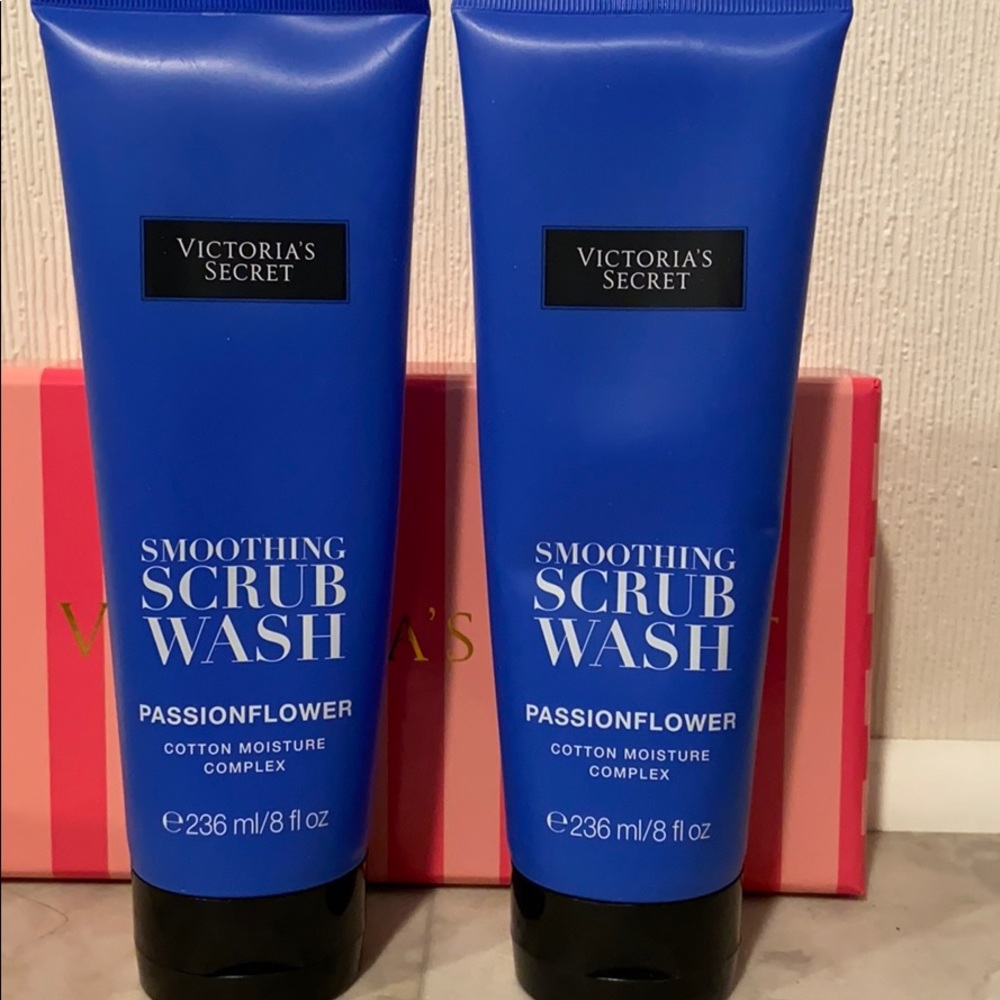 Victoria’s Secret Smoothing Scrub Wash Set of 2